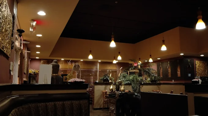 Dining room atmosphere at Takhrai Thai