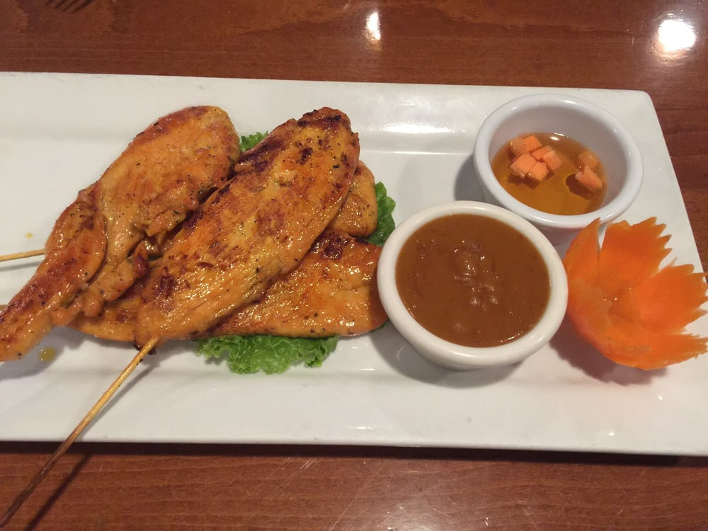 Thai minced meat curry served with jasmine rice and cucumber slices