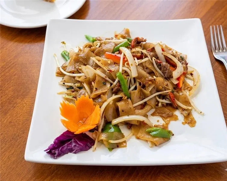 Pad Thai noodles with bean sprouts and crushed peanuts at Takhrai Thai Poway
