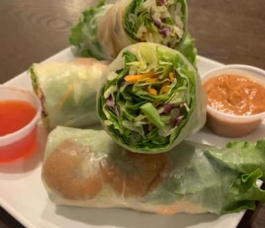 Spicy Thai stir-fried vegetables with red chili peppers and garlic sauce